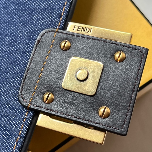 ❌SOLD❌ NEW FENDI Denim Medium Midi Baguette with Zucca print interior Crossbody - Picture 4 of 11